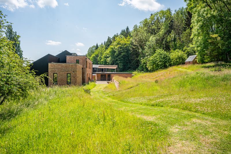 Side Elevation- click for photo gallery